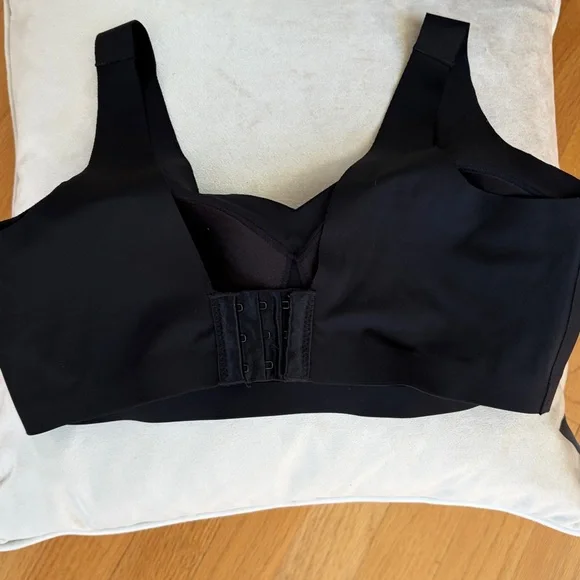 Elegant Black Seamless Bra - Picture 4 of 7